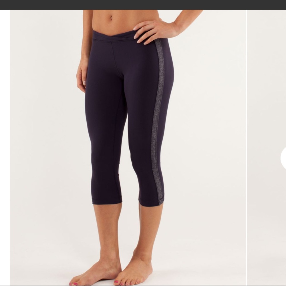 Lululemon Strike Tight Crops Size 8 Rare Herringbone Accent/Hot pink EUC